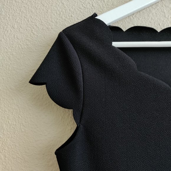 SHEIN Scallop Trim Solid Tee Size L - Picture 4 of 14